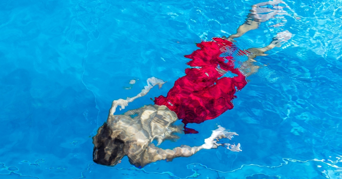 say whether or not a swimming pool is definitely clear or not